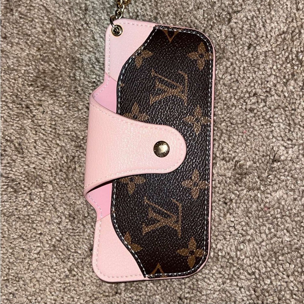 Sunglasses holder